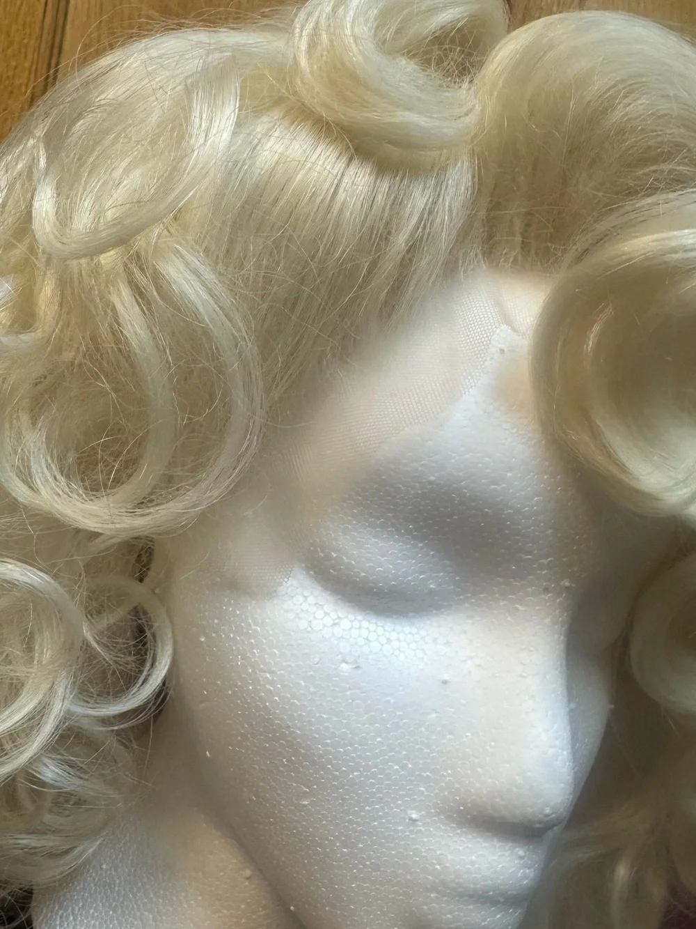 Prestyled Synthetic Old Hollywood Blonde Curly Short Marilyn Wig